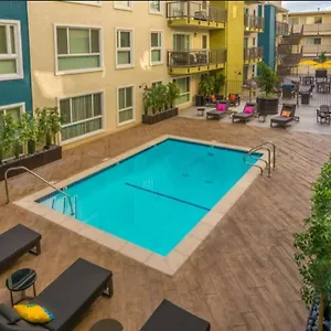 Beautiful On Colombus Apartment