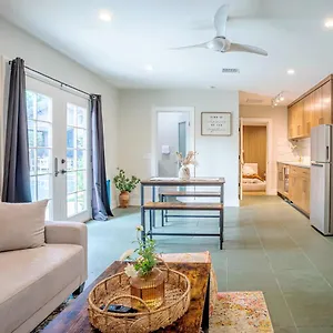 Serene 1 Bed With Patio Sleeps 6 Holiday home